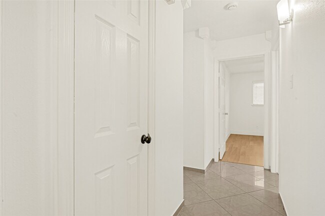 Building Photo - 8802 Tanager St