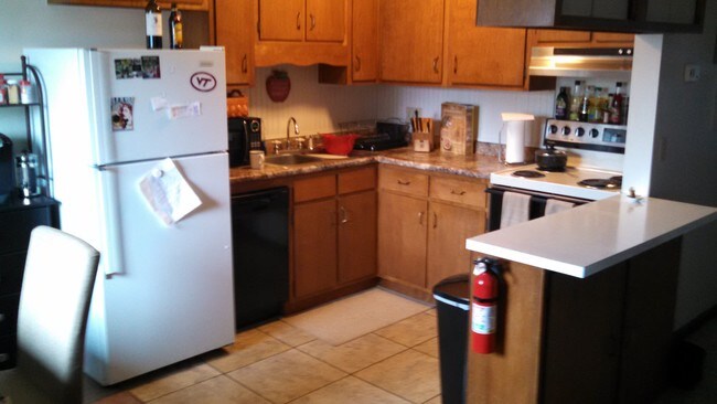 Primary Photo - 1516 S Dorchester Dr