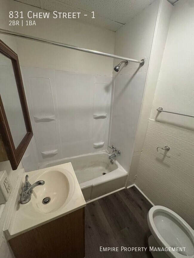 Building Photo - 831 W Chew St