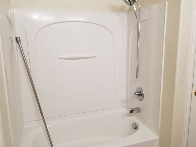 Building Photo - 3 Bedroom centrally located near Silverado Ranch!