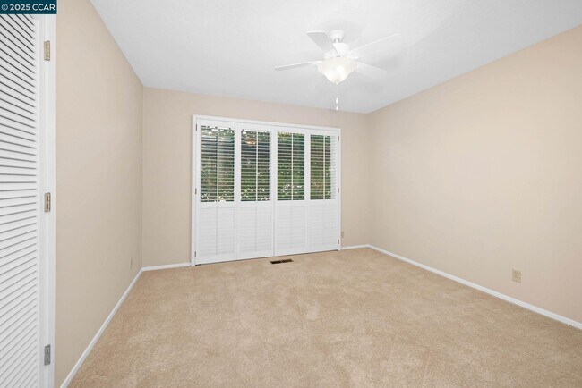 Building Photo - 251 Paraiso Dr