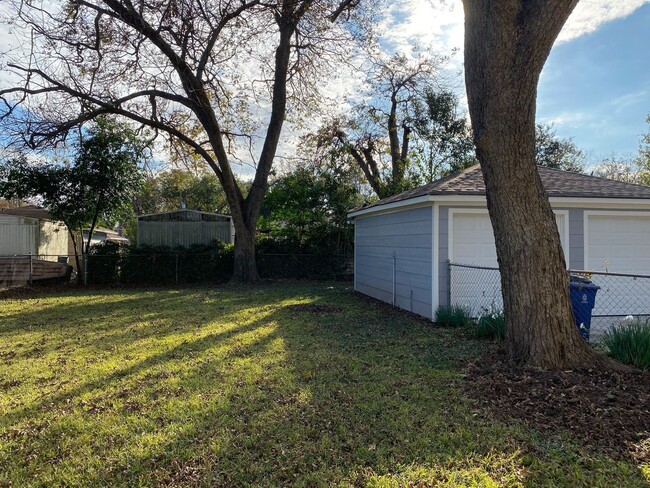 Building Photo - Recently renovated 3 bedroom home for leas...