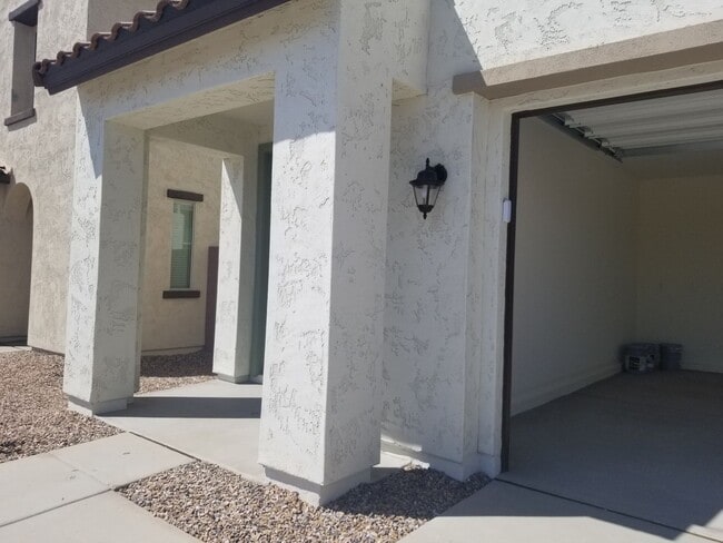 Building Photo - Great Home in Gated Community