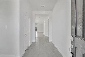 Building Photo - 517 Parrino pkwy