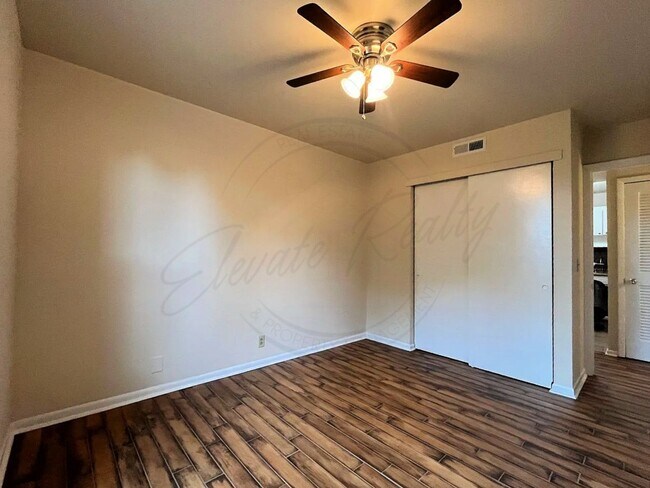 Building Photo - Two Bedroom Spacious Second-Floor Apartment with Modern Comforts Including Washer and Dryer!!