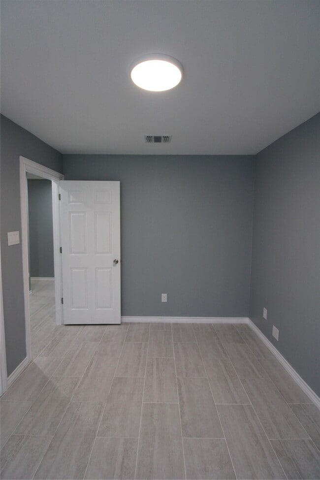 Building Photo - 503 Austin St