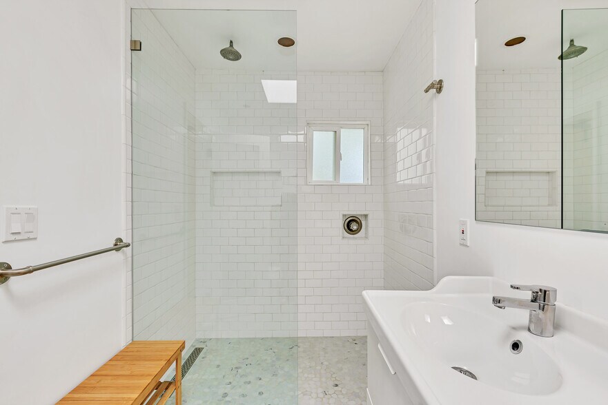 Bathroom 1 - 718 Vernon Ave