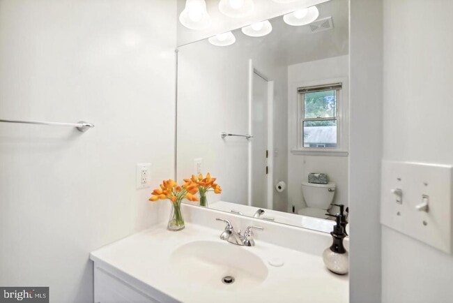 Building Photo - 1702 Franwall Ave