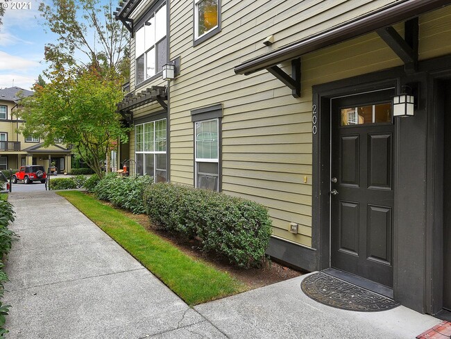Building Photo - Sherwood Corner 3 Bed 2.5 Bath Townhome on top floor~  Reserved Parking and Washer & Dryer and Co...