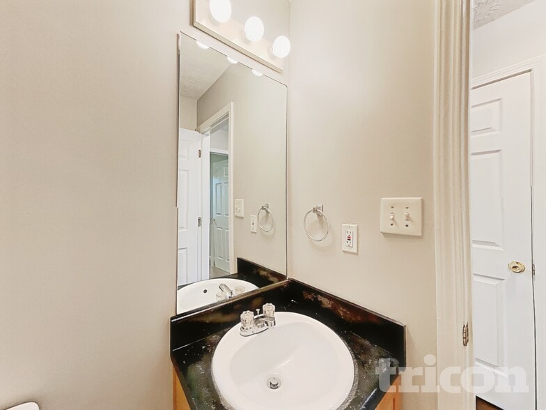 Building Photo - 1124 Patriot Cir