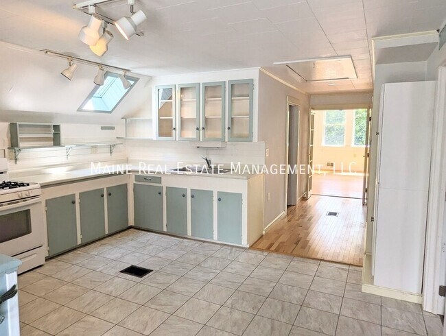 Building Photo - 54 Penobscot St