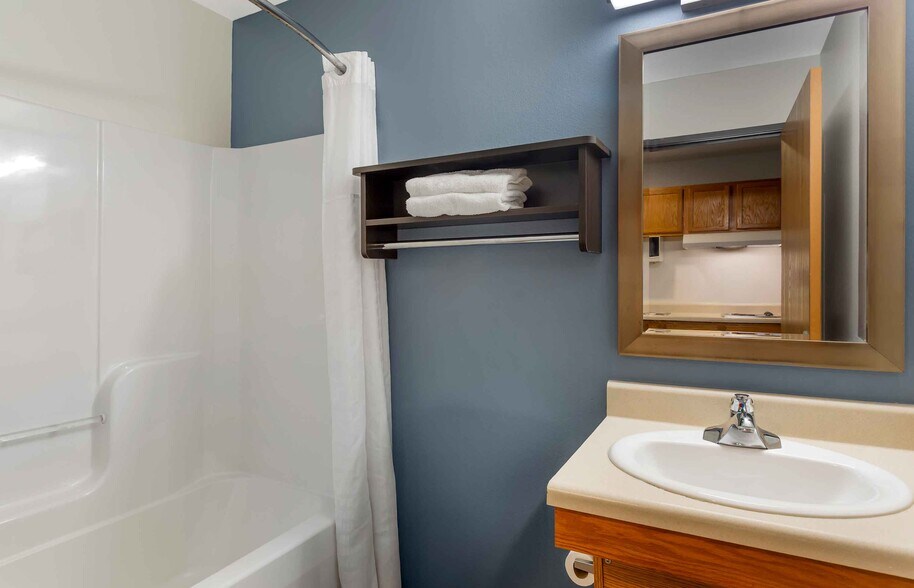 Building Photo - Furnished Studio-Fort Myers