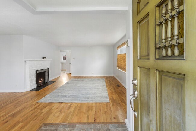 Building Photo - Charming 3BR Home with Private Yard in Puyallup