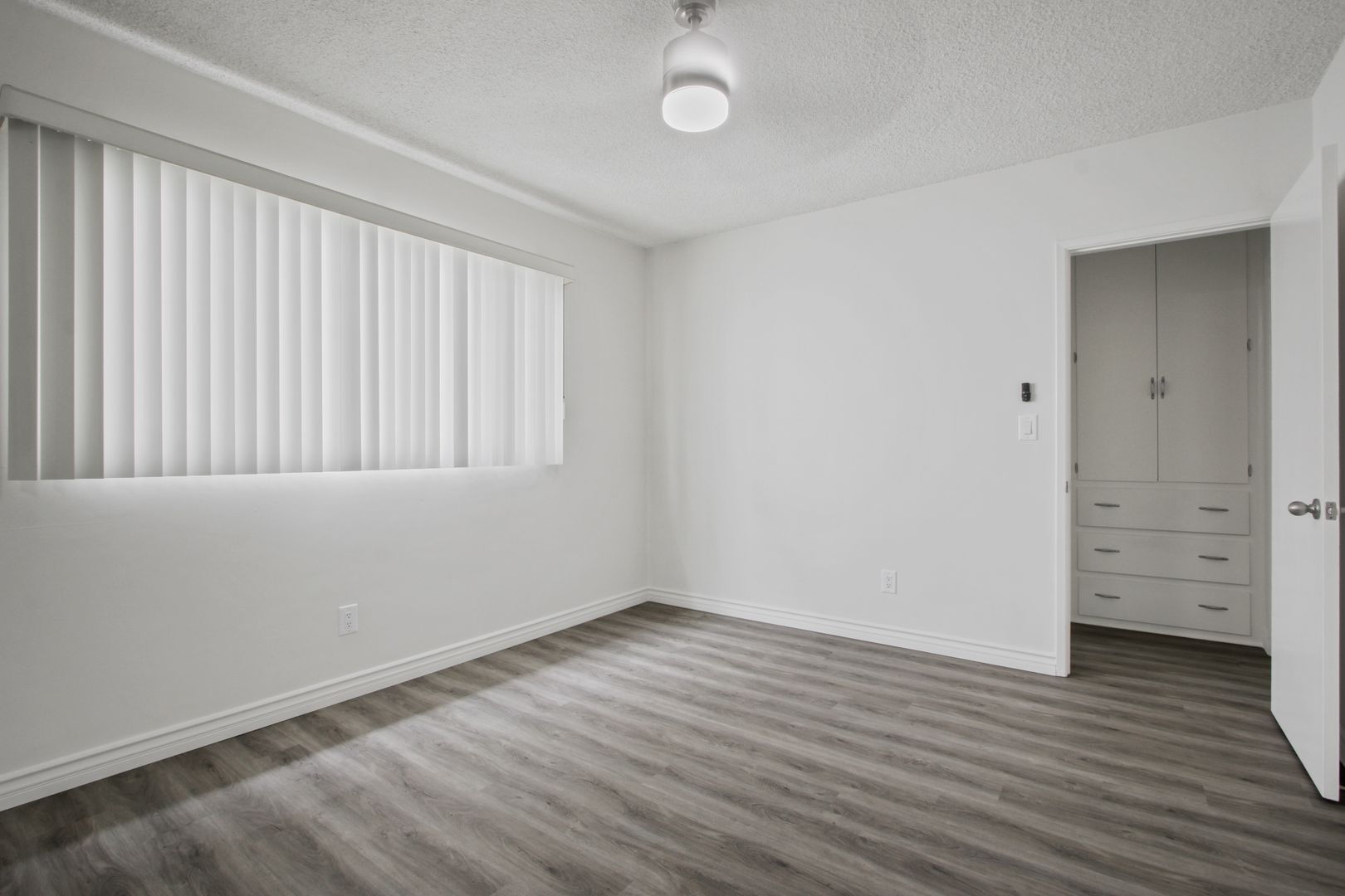 Building Photo - 402 Montana Ave