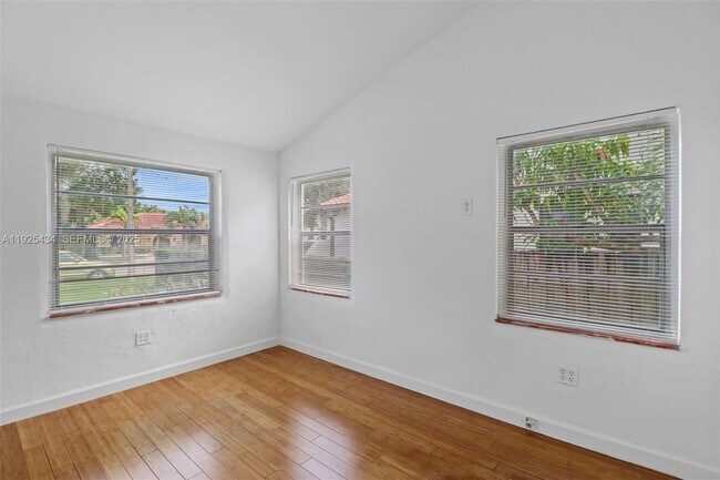 Building Photo - 4630 SW 13th Terrace