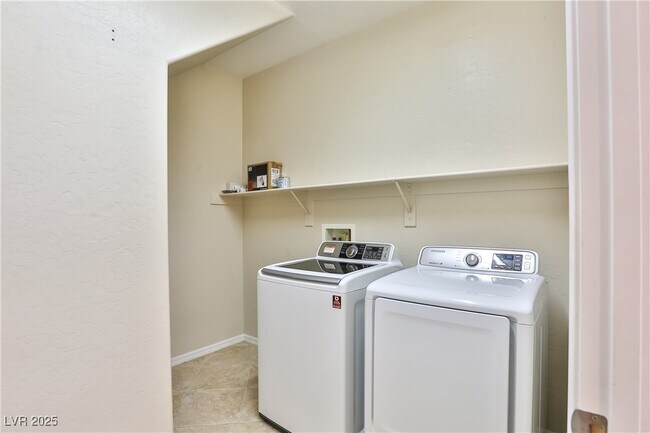 Building Photo - 2687 Bothwell Pl
