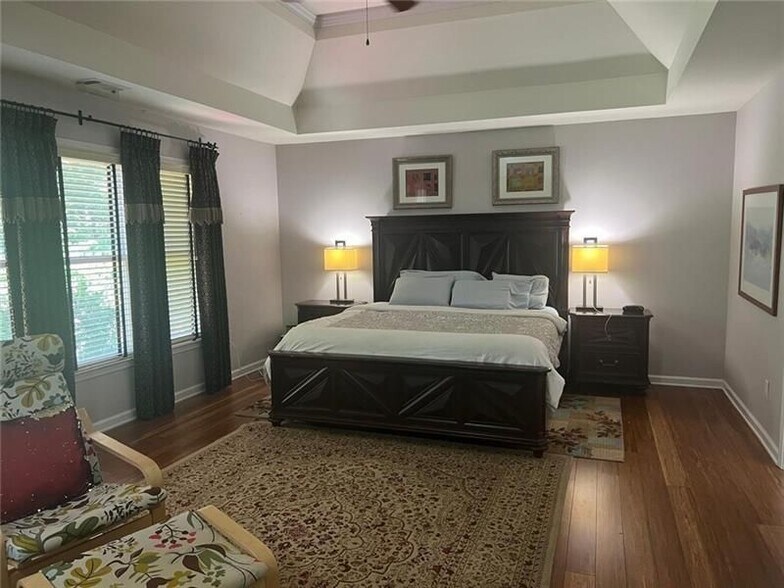 Building Photo - 1880 Willshire Glen