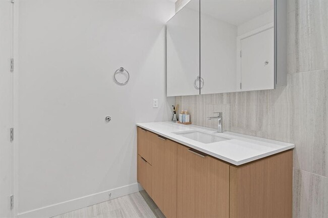 Building Photo - 44 East Ave