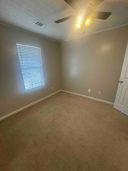 Building Photo - 210 Chadwyck Cir
