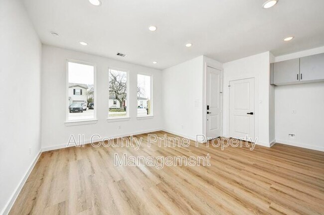 Building Photo - 5201 Fairchild St