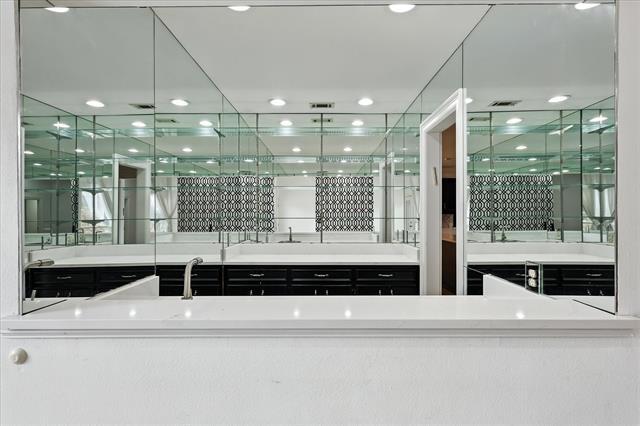 Building Photo - 7021 Lattimore Dr