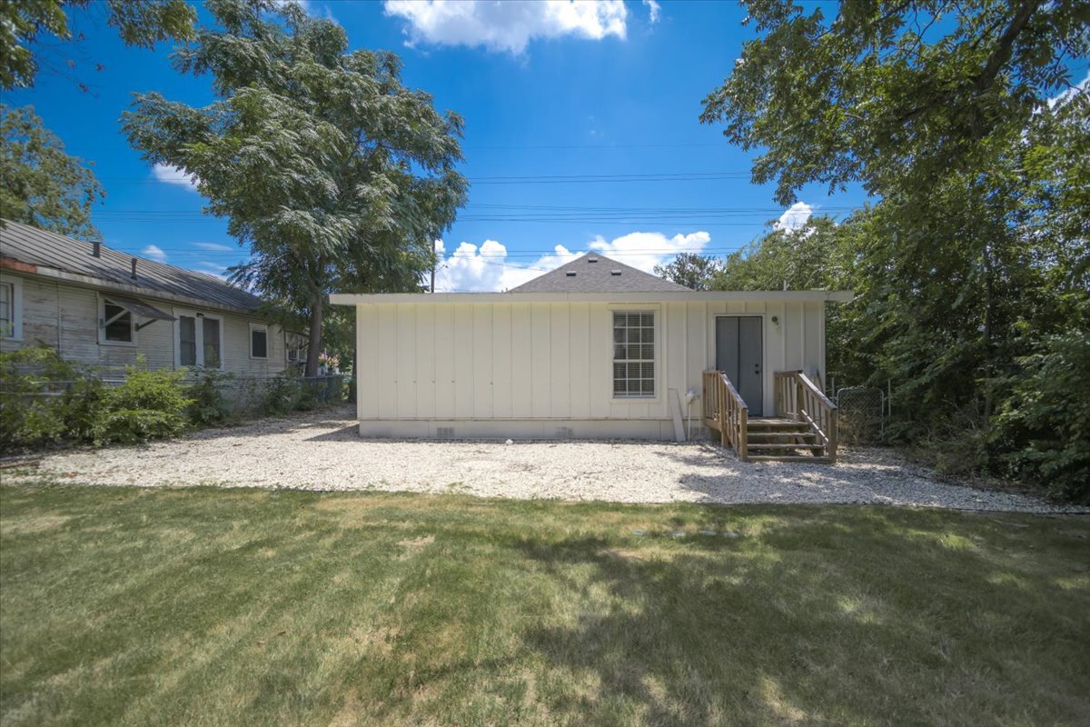 Building Photo - 725 Westfall Ave
