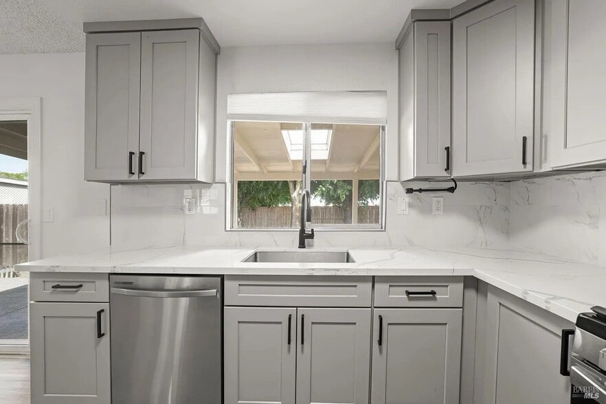 Building Photo - 567 Shannon Dr