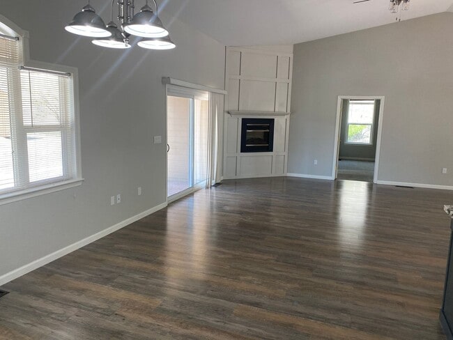 Building Photo - Located in the Heart of Reno