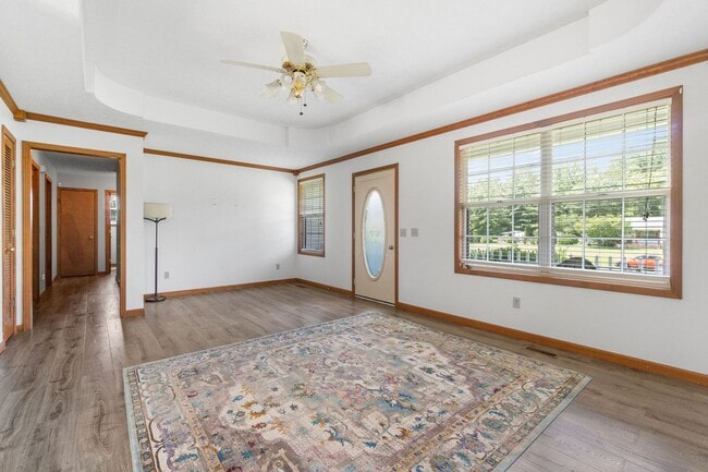 Building Photo - Adorable Home in Pleasant View- COMING SOON!