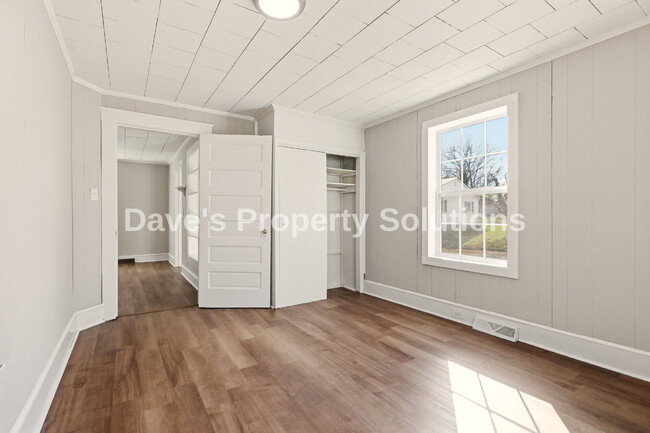 Building Photo - Charming Updated Home in Prime Winston-Salem Location
