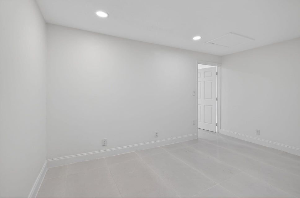 Building Photo - 2630 SW 49th Ct