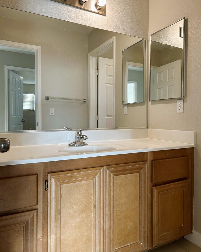 Building Photo - 6084 Villa Trieste Ct