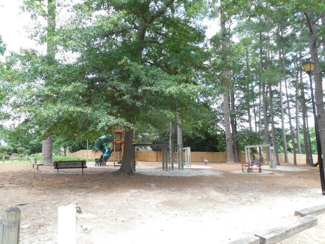 Building Photo - Available October 1st 4 bedroom 2 bathroom in Evans Ga