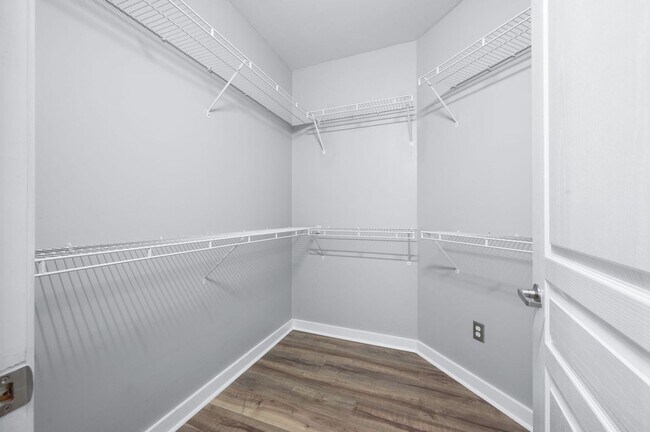 Building Photo - Spacious 3BR/2BA end unit at Bristol West ...