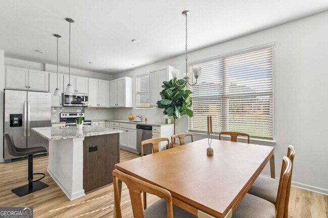 Building Photo - 1712 Tolstoy Ln