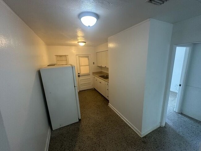 Building Photo - Charming 1/2 duplex in the heart of Orlando
