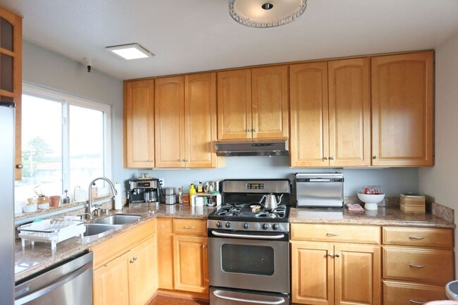 Building Photo - 7221 Geary Blvd