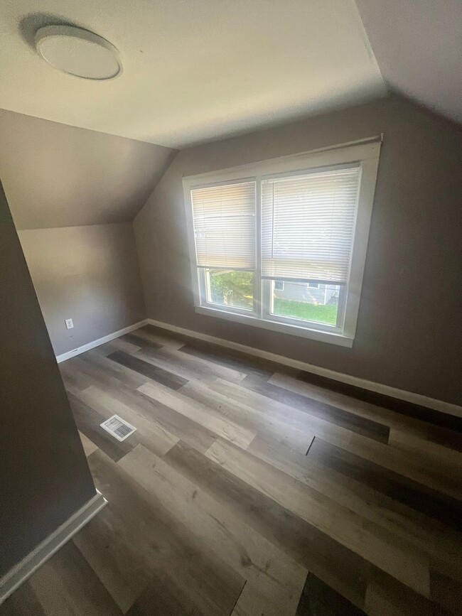 Building Photo - Gorgeous renovated 3 bedroom house!