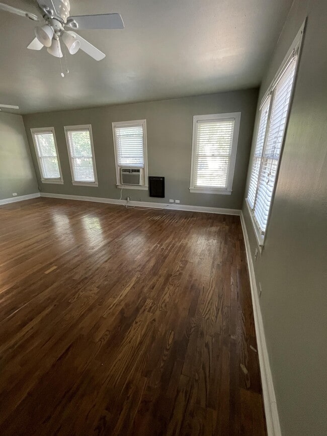 Building Photo - 935 Allen Ave