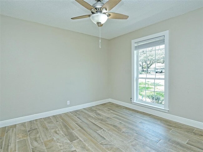 Building Photo - 4301 Balcones Woods Dr