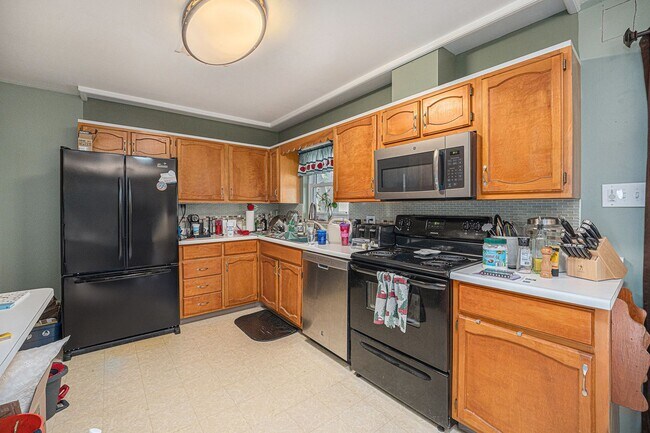 Building Photo - Beautiful 3 Bed 2.5 Single Family Home in ...
