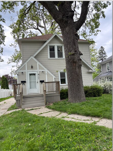 Primary Photo - 209 W Dudley St
