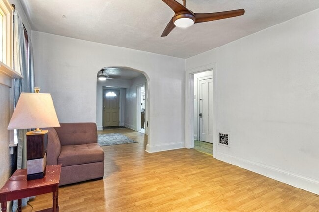 Building Photo - 5031 Dewey Ave