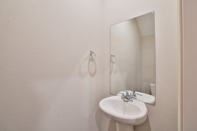 Building Photo - 6393 Raibow Row