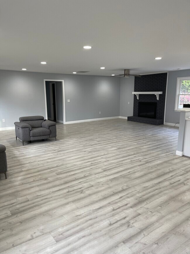 Building Photo - 203 Wemberly Dr