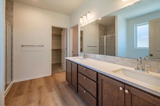 Building Photo - 761 Spyglass