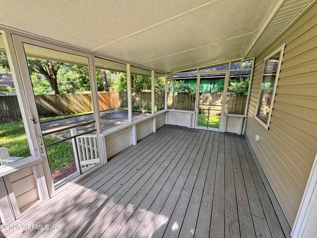 Building Photo - 1276 Menna St