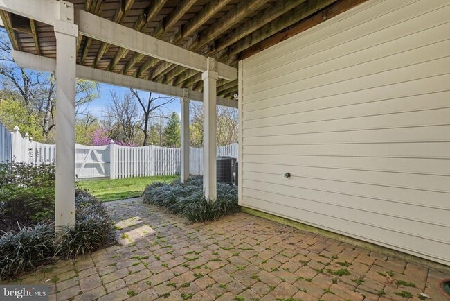 Building Photo - 20060 Northville Hills Terrace