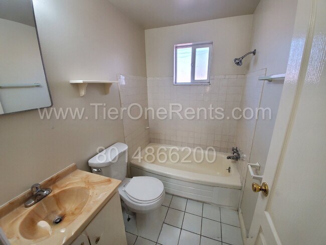 Building Photo - NO DEPOSIT option available for qualified ...