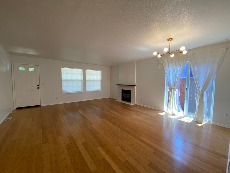 Living/dining - 5023 Northeast 11th Avenue